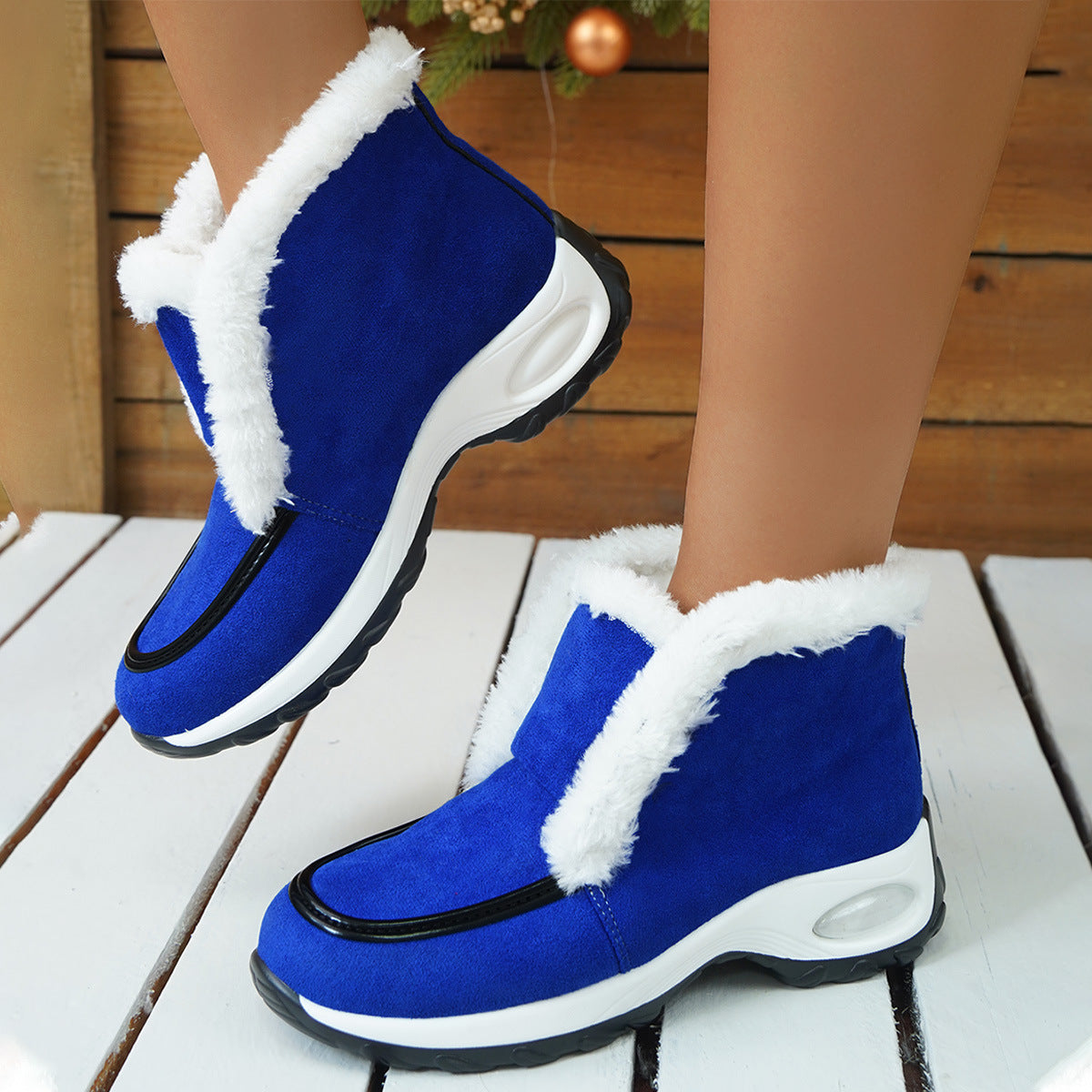 Women's platform snow boots in leopard print