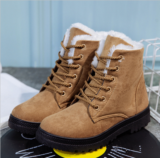 Women's flat snow boots with plush lining
