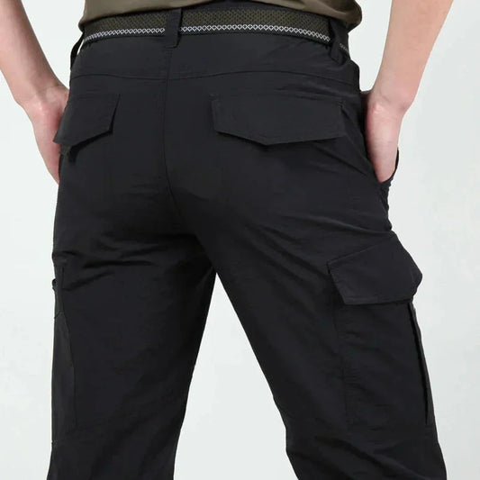 Men's cargo pants with rear flap pockets - black
