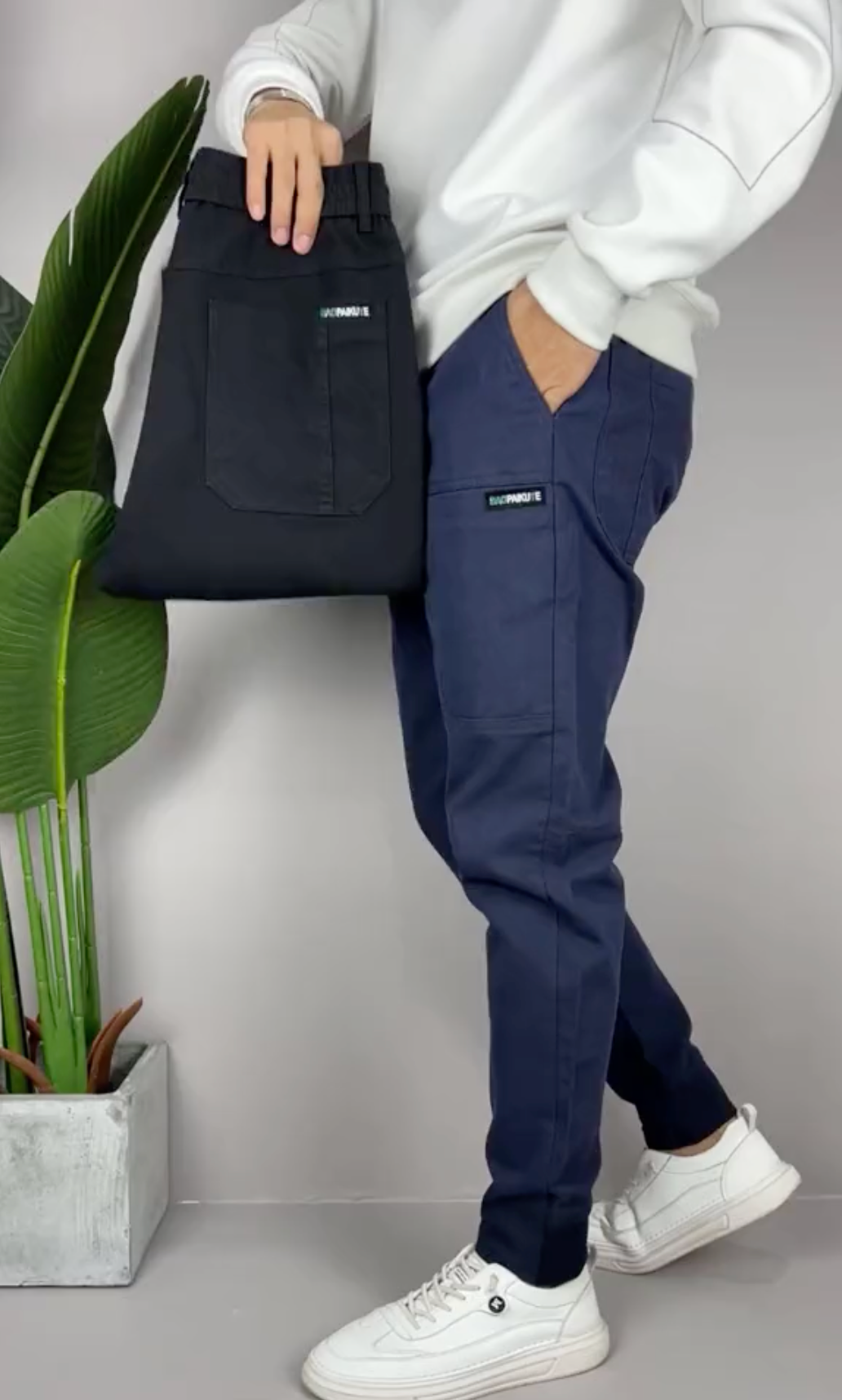 Men's stretch cargo pants with zip thigh pockets - blue