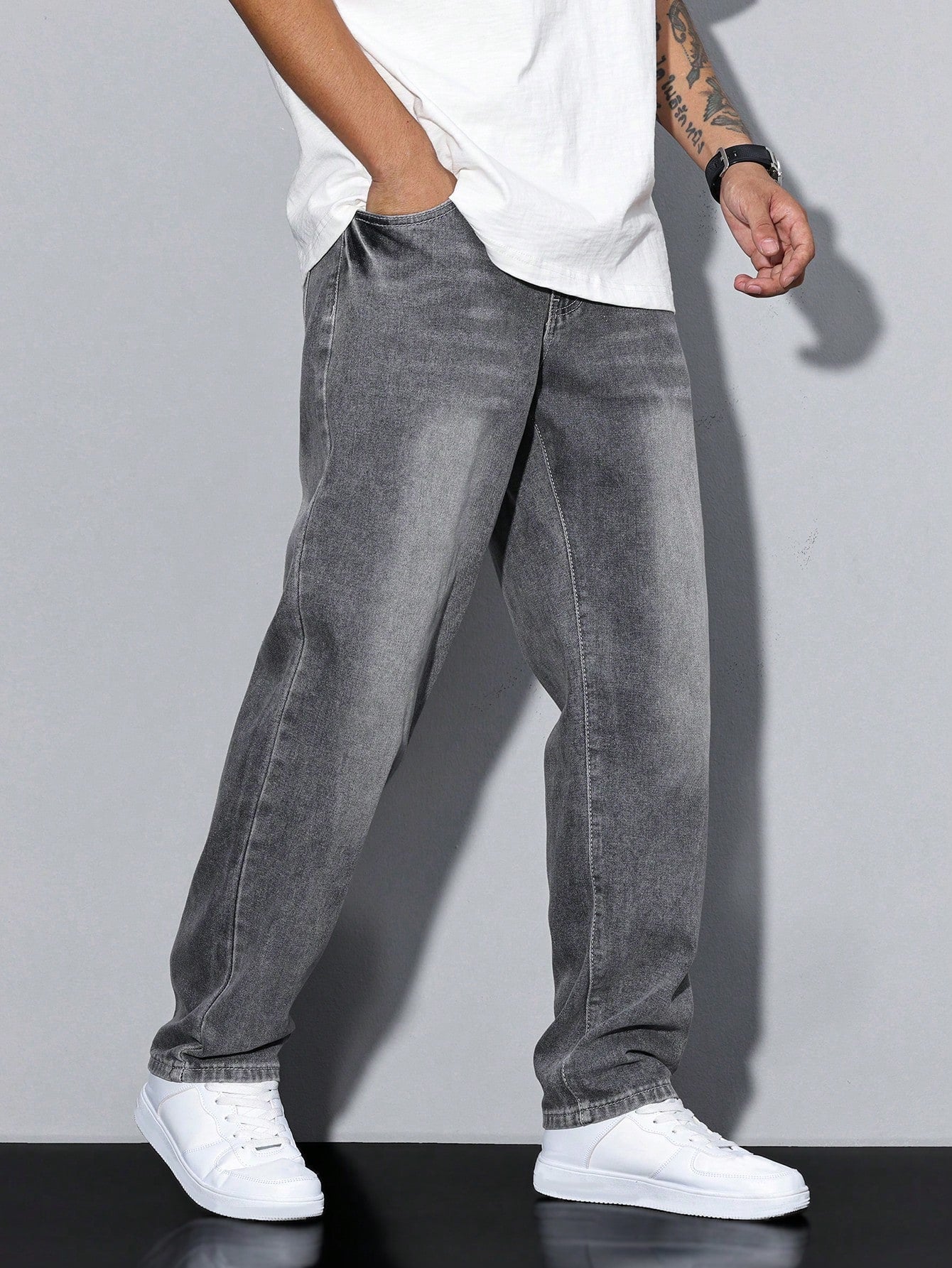 mens-casual-denim-jeans-with-zip-fly-and-five-pockets-11