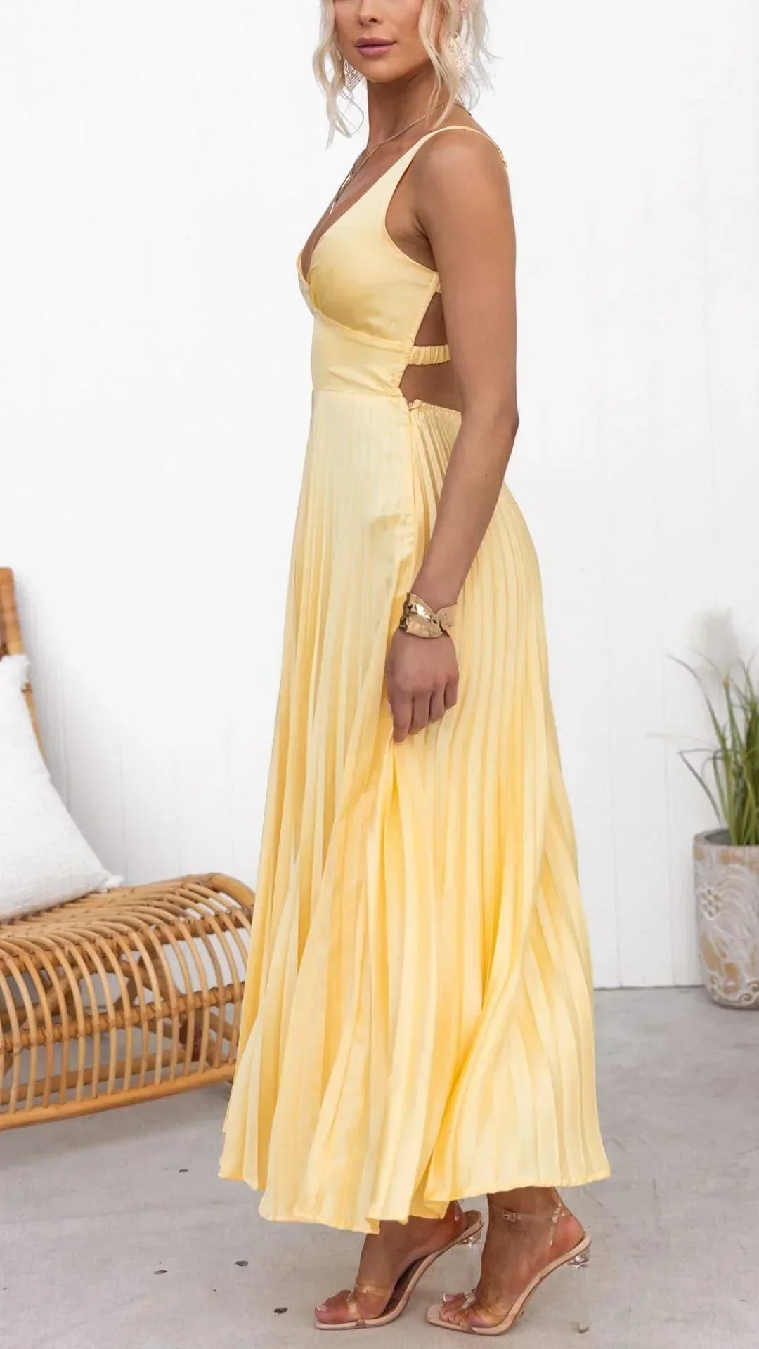 womens-maxi-dress-with-v-neck-and-pleated-skirt-3