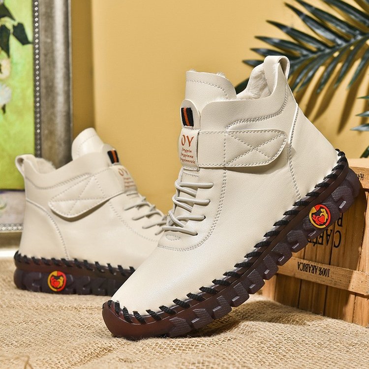 Women's black platform winter snow boots with round toe