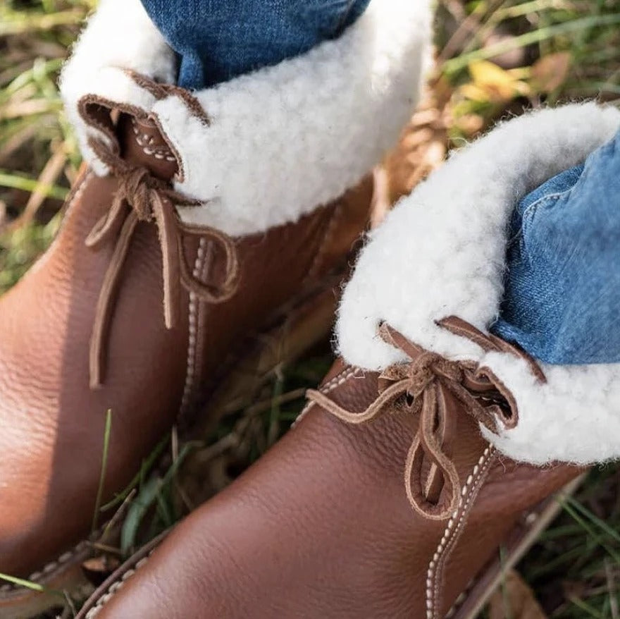 Women's winter snow boots with plush lining and lace-up front