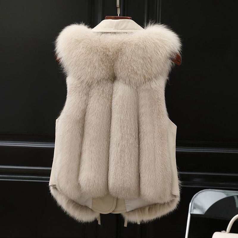 Women's short faux fur coat with long sleeves