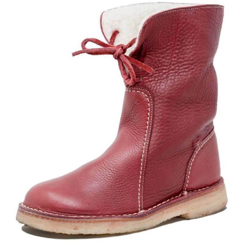 Women's winter snow boots with plush lining and lace-up front