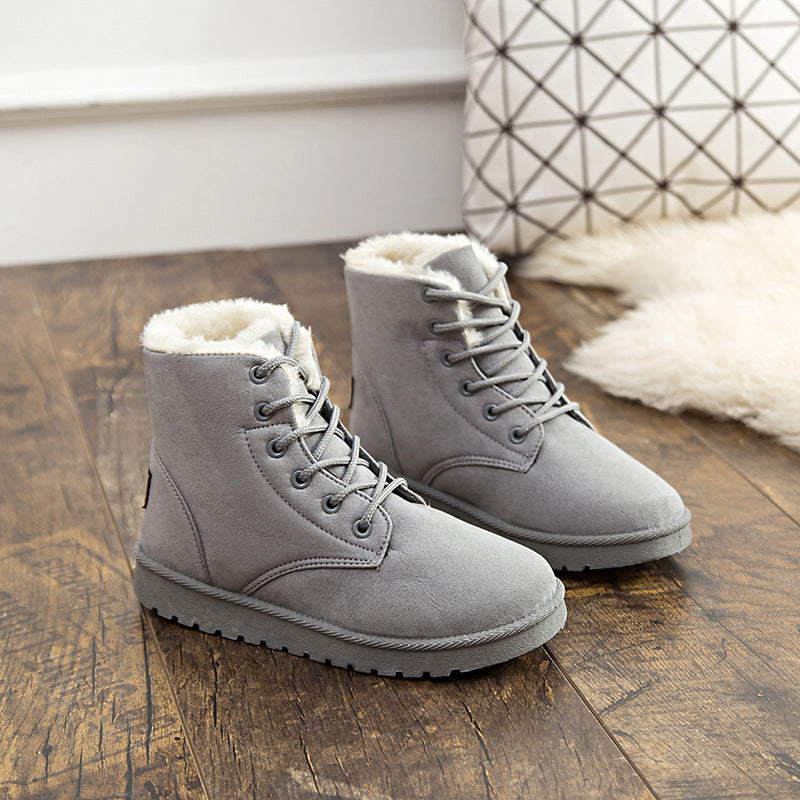 Women's heeled ankle snow boots with plush insole