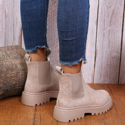 Women's chunky black ankle boots, round toe