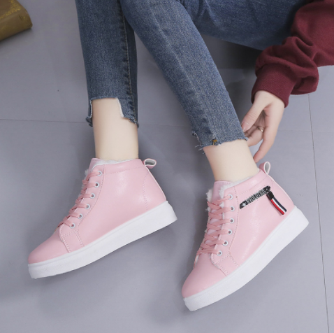 Women's plush snow boots with flat heel and round toe
