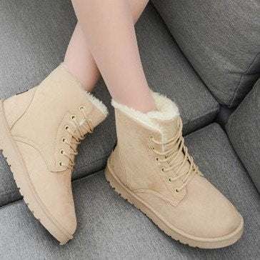 Women's heeled ankle snow boots with plush insole