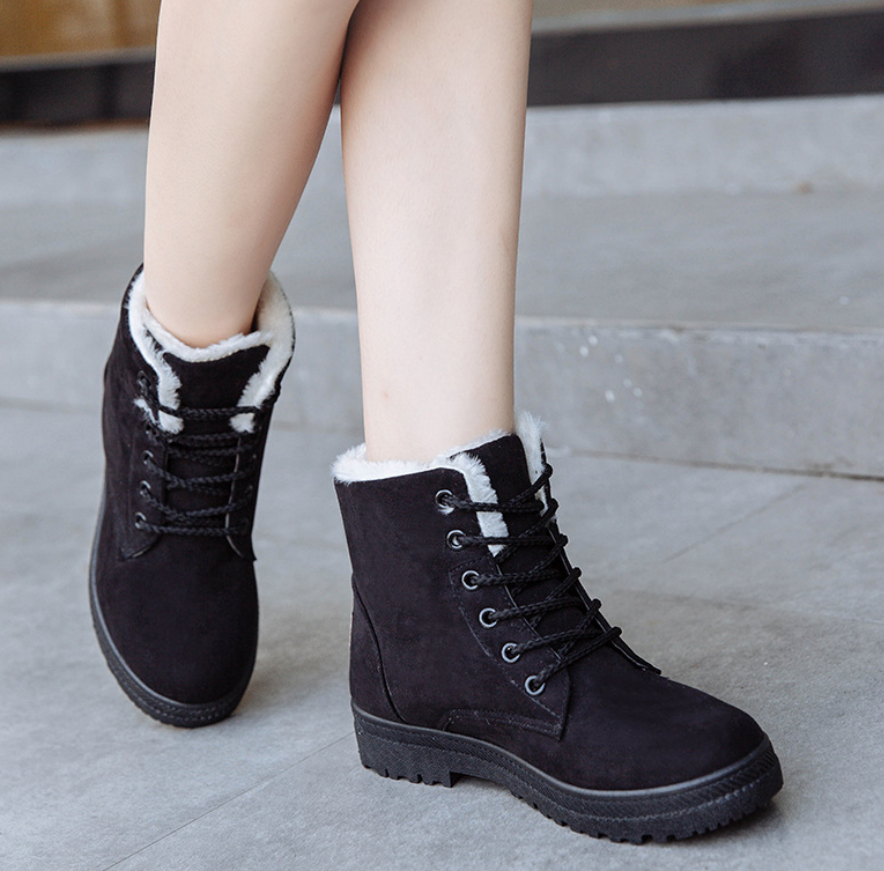 Women's flat snow boots with plush lining