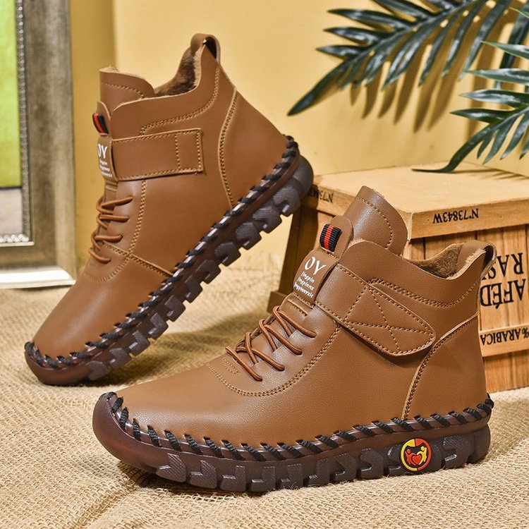 Women's black platform winter snow boots with round toe