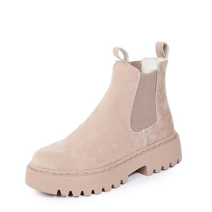 Women's chunky black ankle boots, round toe