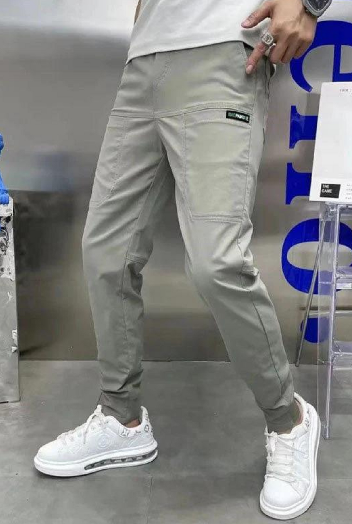 Men's stretch cargo pants with zip thigh pockets - light grey