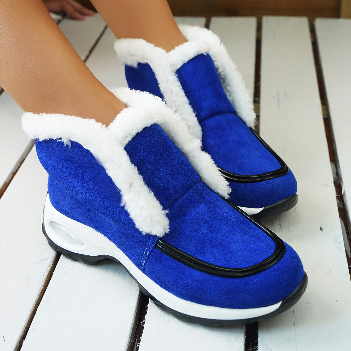 Women's platform snow boots in leopard print