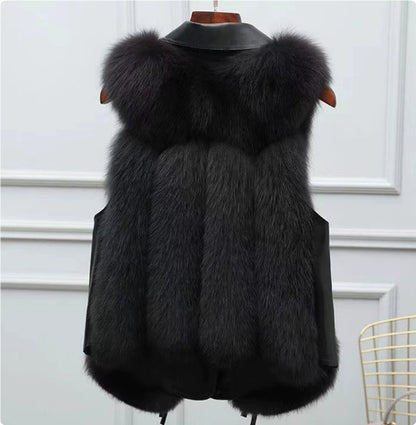 Women's short faux fur coat with long sleeves