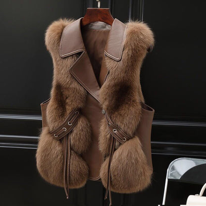 Women's short faux fur coat with long sleeves