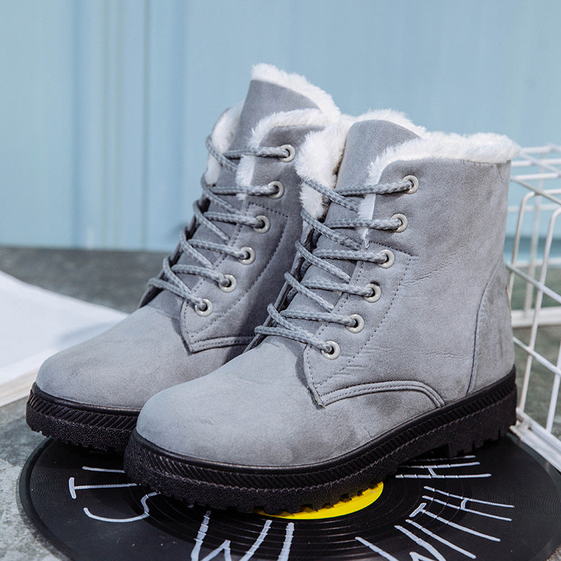 Women's flat snow boots with plush lining