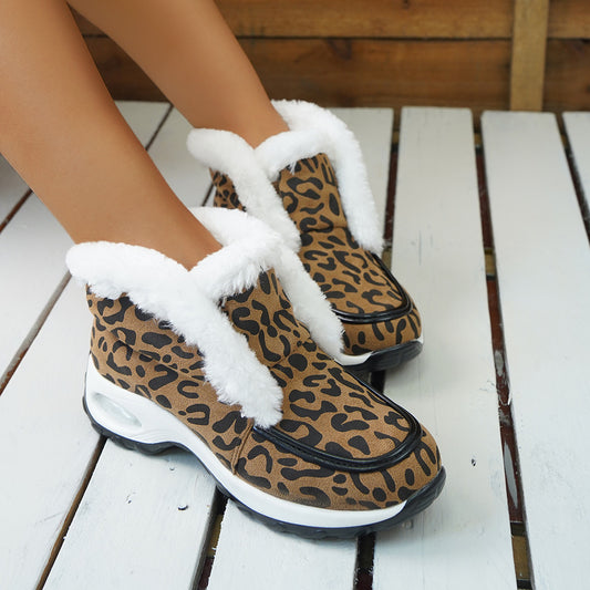 Women's platform snow boots in leopard print