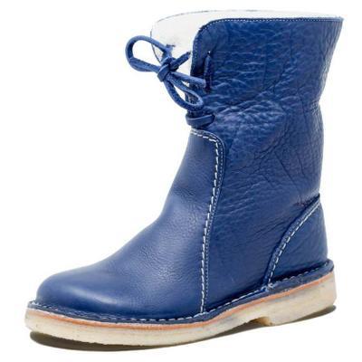 Women's winter snow boots with plush lining and lace-up front