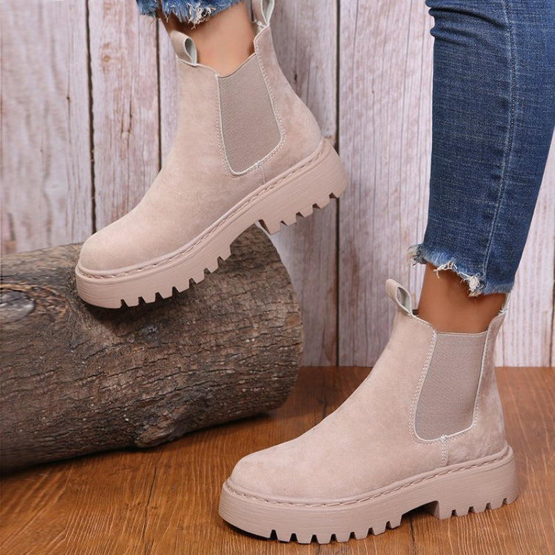 Women's chunky black ankle boots, round toe
