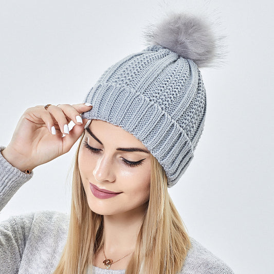 Women's knit beanie with faux fur pom pom