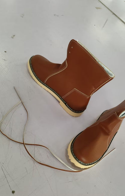 Women's winter snow boots with plush lining and lace-up front