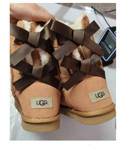 Women's mid-calf slip-on snow boots with bow detail