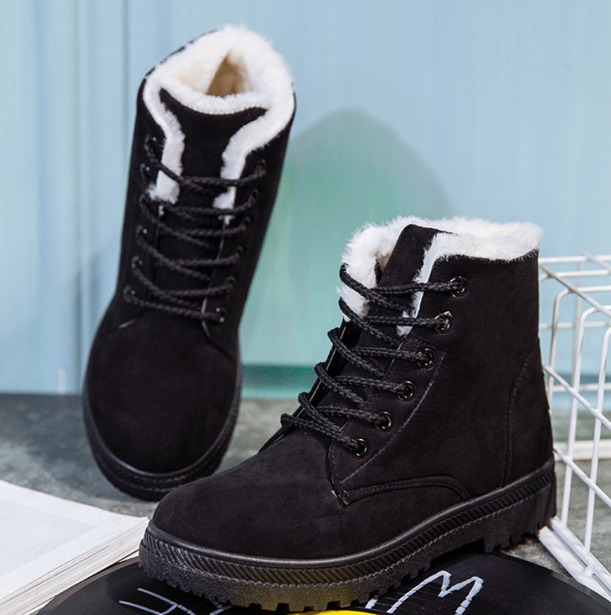 Women's flat snow boots with plush lining
