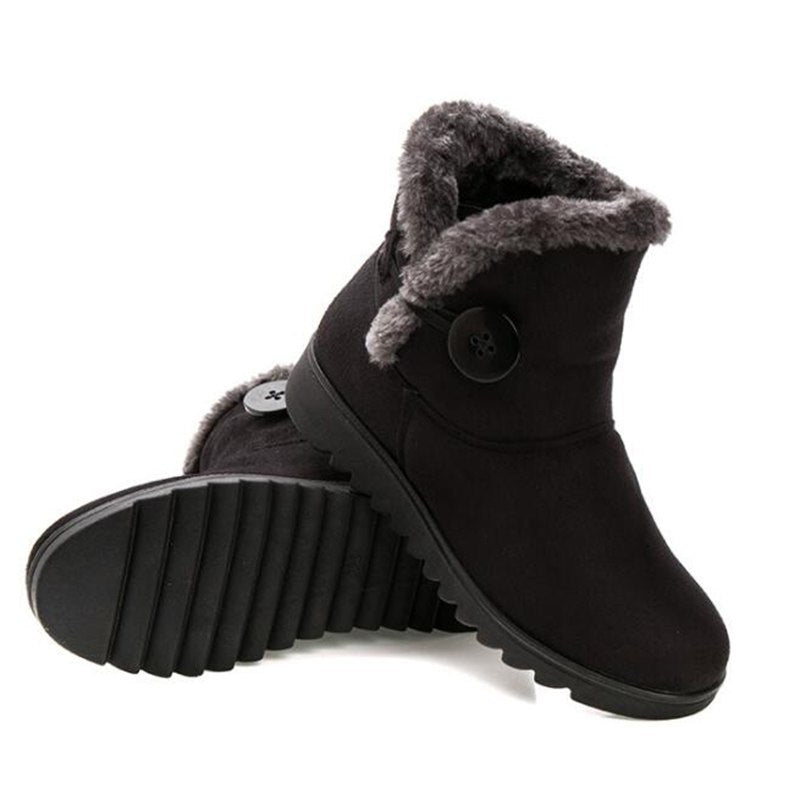 Women's ankle snow boots with platform sole and button closure