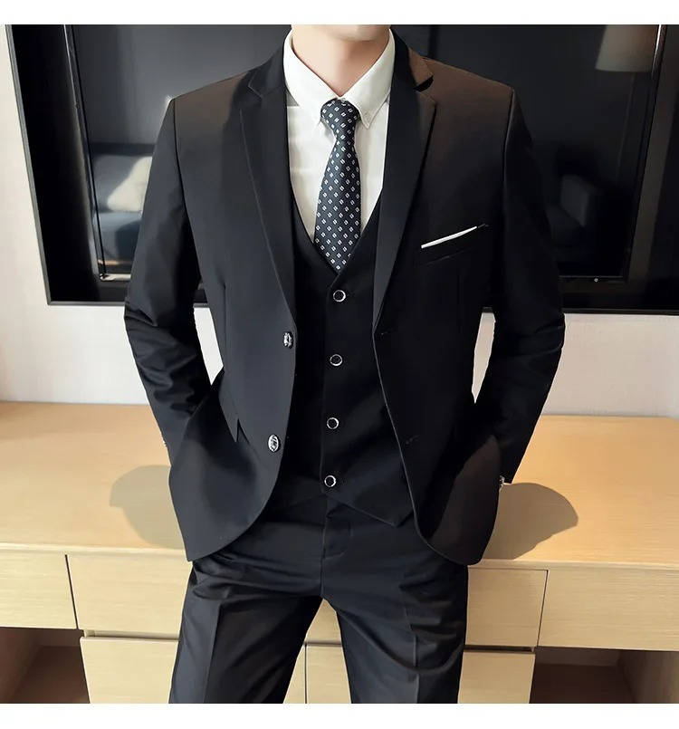 Men's slim fit three piece business suit - black