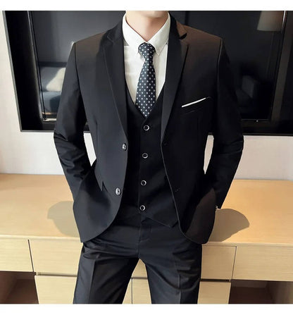 Men's slim fit three piece business suit - black