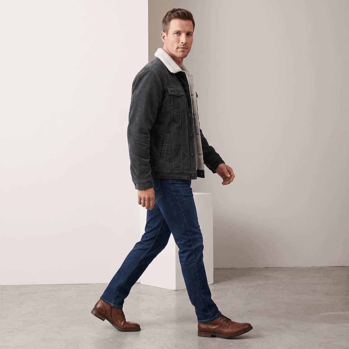 Men's corduroy jacket with fold up collar