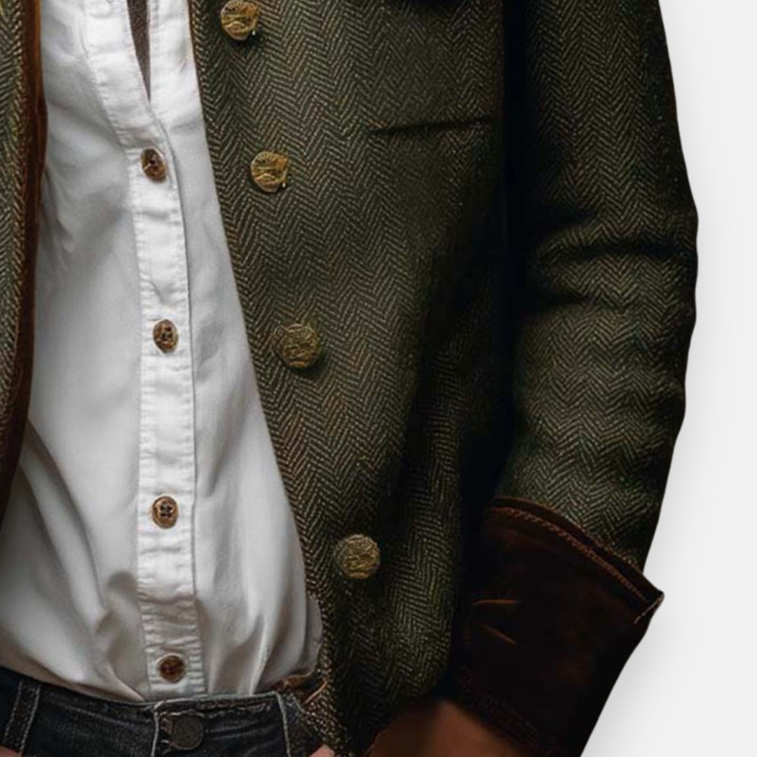 Woman wearing herringbone structured jacket with tailored fit