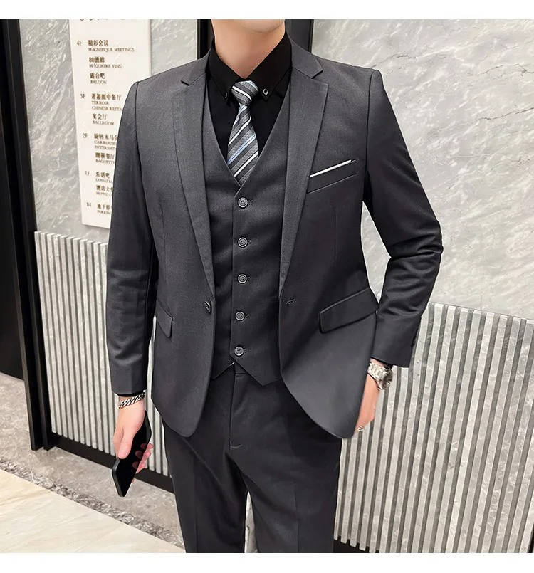 Men's slim fit three piece business suit