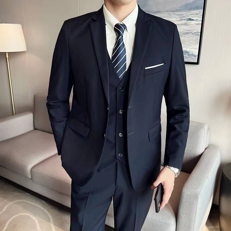 Men's slim fit three piece business suit - navy blue
