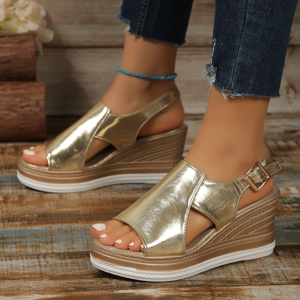 Women's orthopedic sandals for warm weather walking - gold