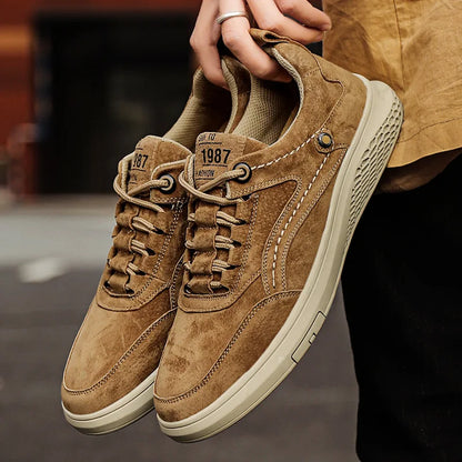 Men's suede sneakers with low-top design - brown