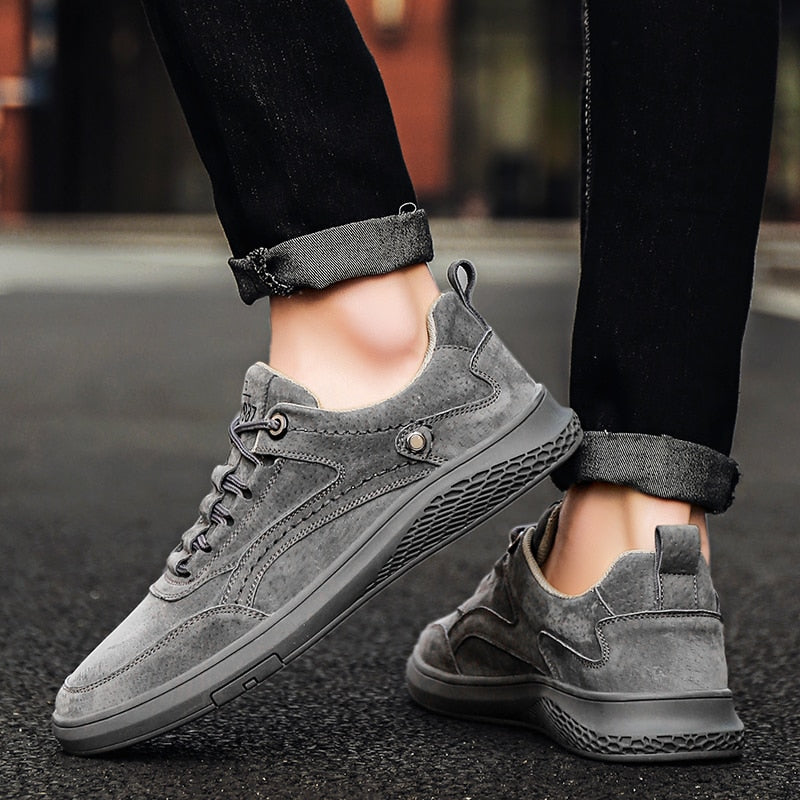 Men's suede sneakers with low-top design