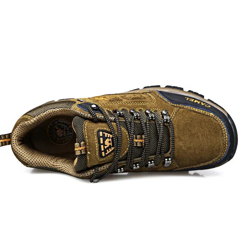 Men's hiking boots with lugged sole