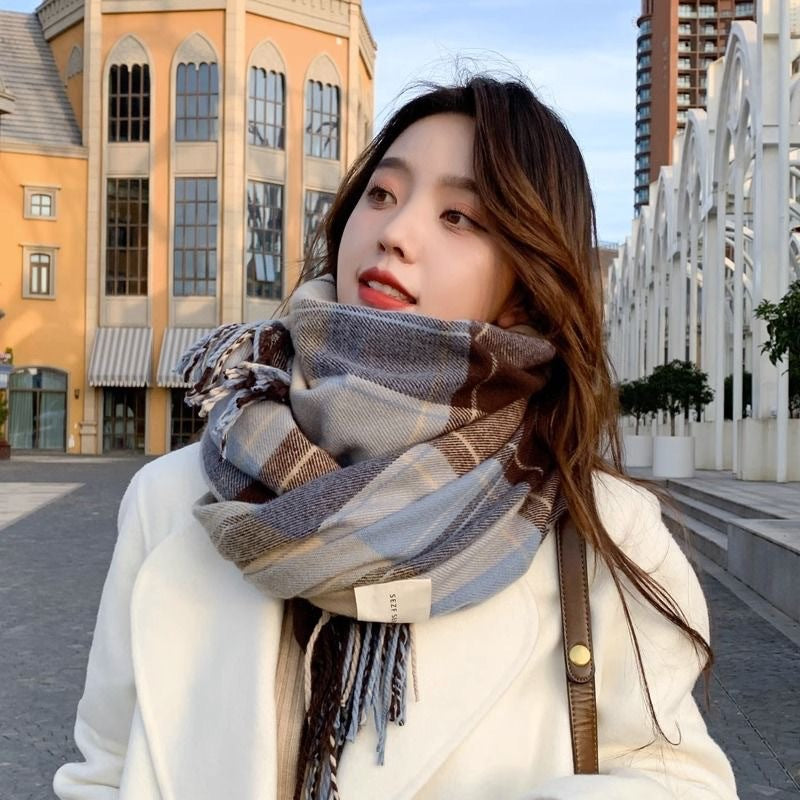 Women's plaid winter scarf in beige matching grid