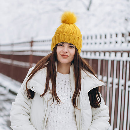 Women's knit beanie with faux fur pom pom