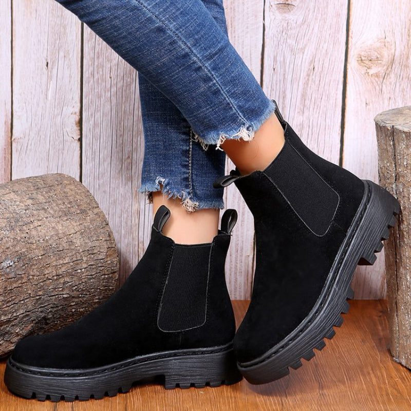Women's chunky black ankle boots, round toe