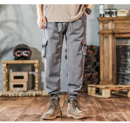 Men's oversized cargo pants with wide leg