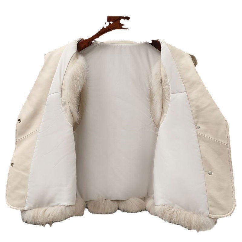 Women's short faux fur coat with long sleeves