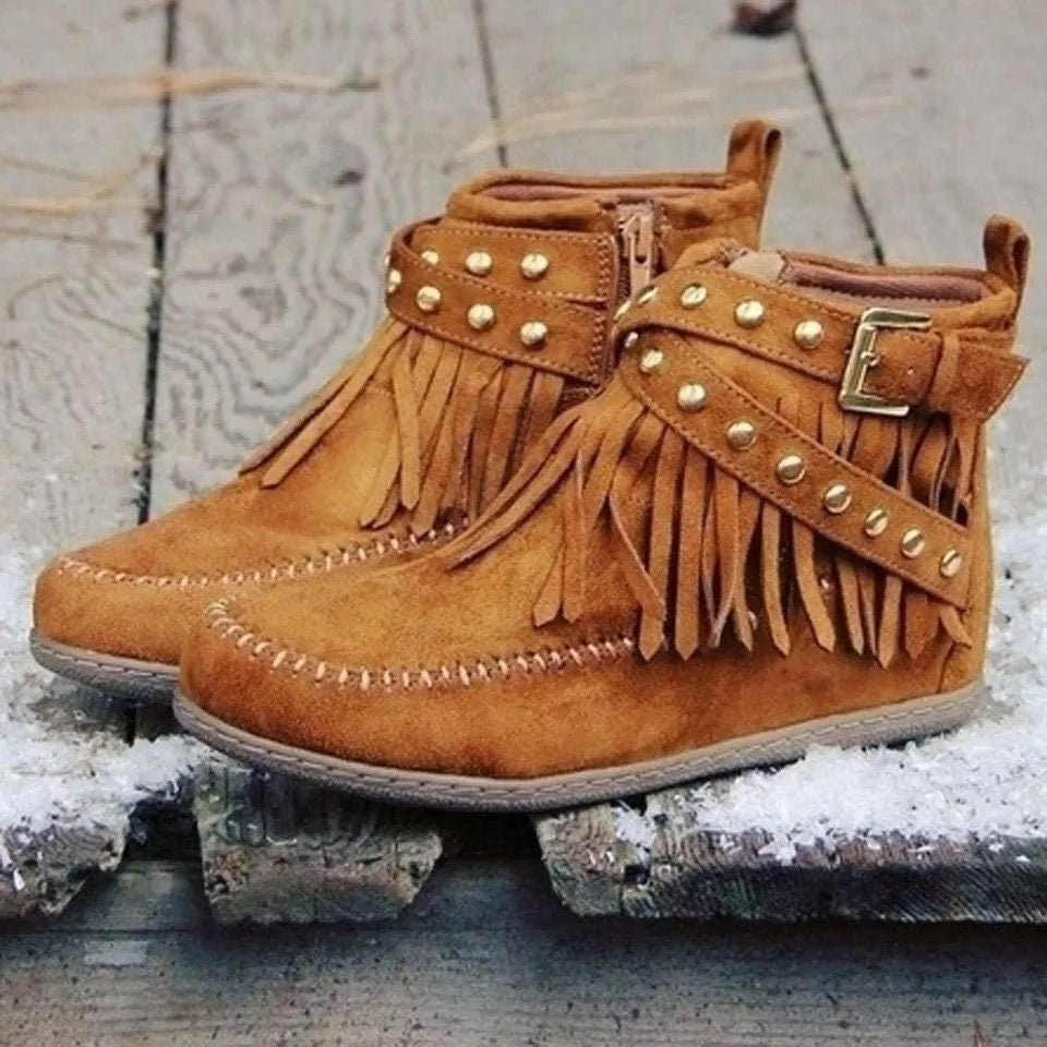 Women's suede ankle boots with flat heel and side zip