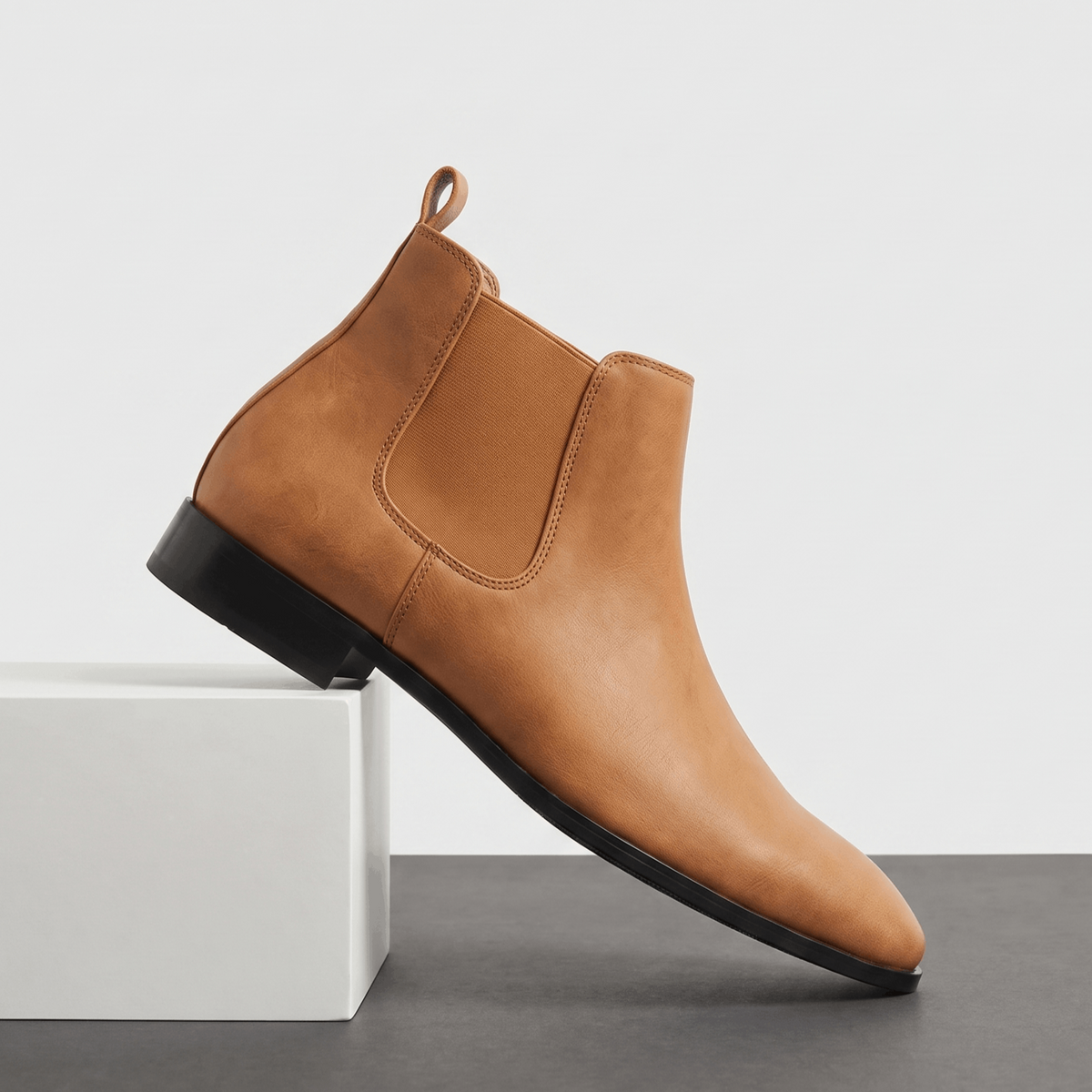 Chelsea boots for men with elastic side panels - brown
