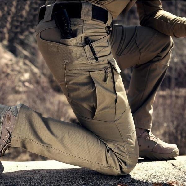 mens-cargo-pants-in-woven-material-with-zip-pockets-and-knee-seams-2