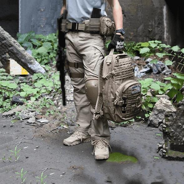 mens-cargo-pants-in-woven-material-with-zip-pockets-and-knee-seams-6