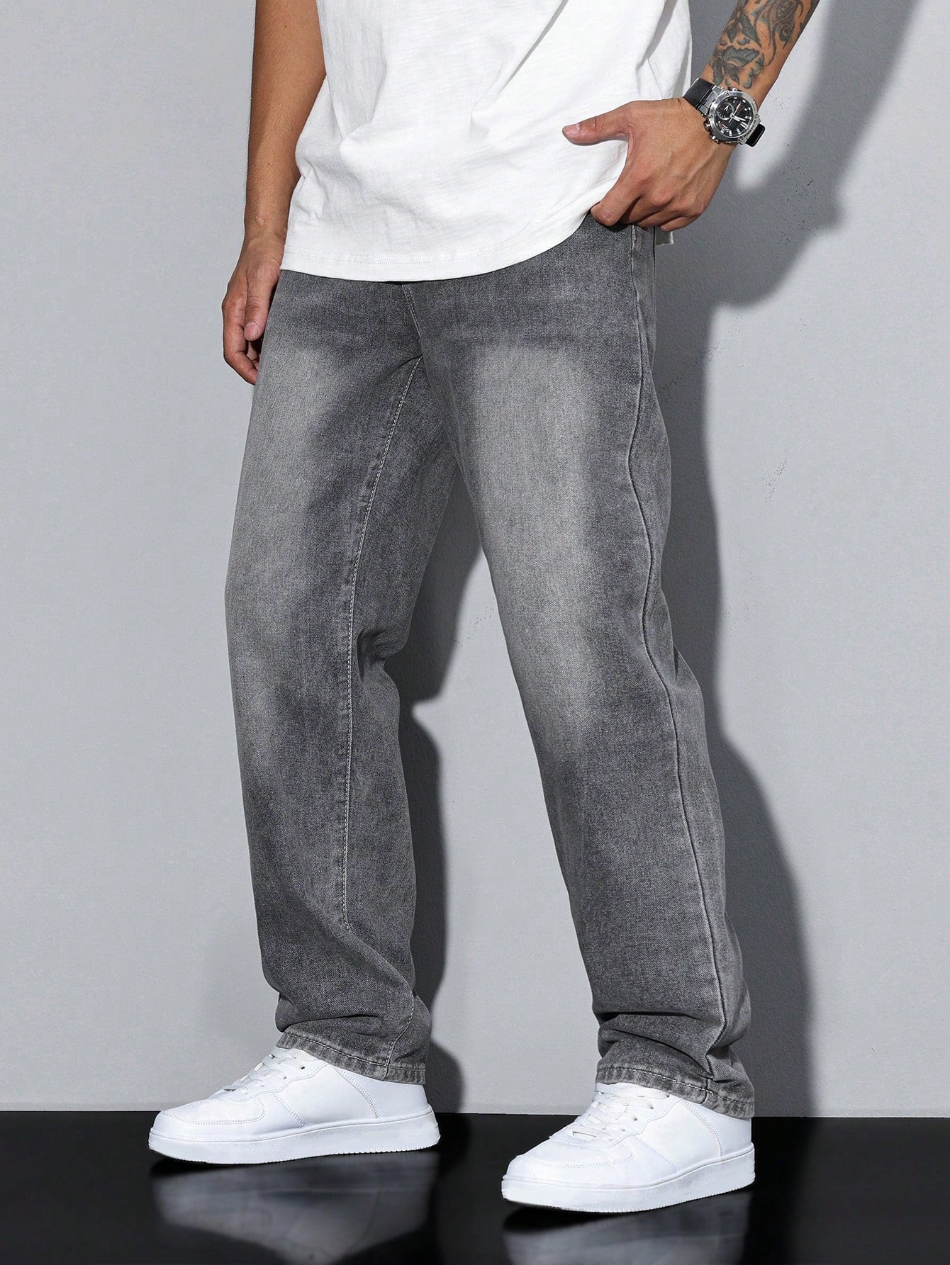mens-casual-denim-jeans-with-zip-fly-and-five-pockets-12
